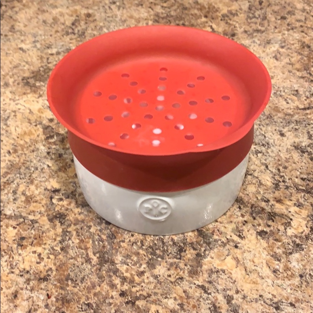 Pampered Chef microwave pasta cooker